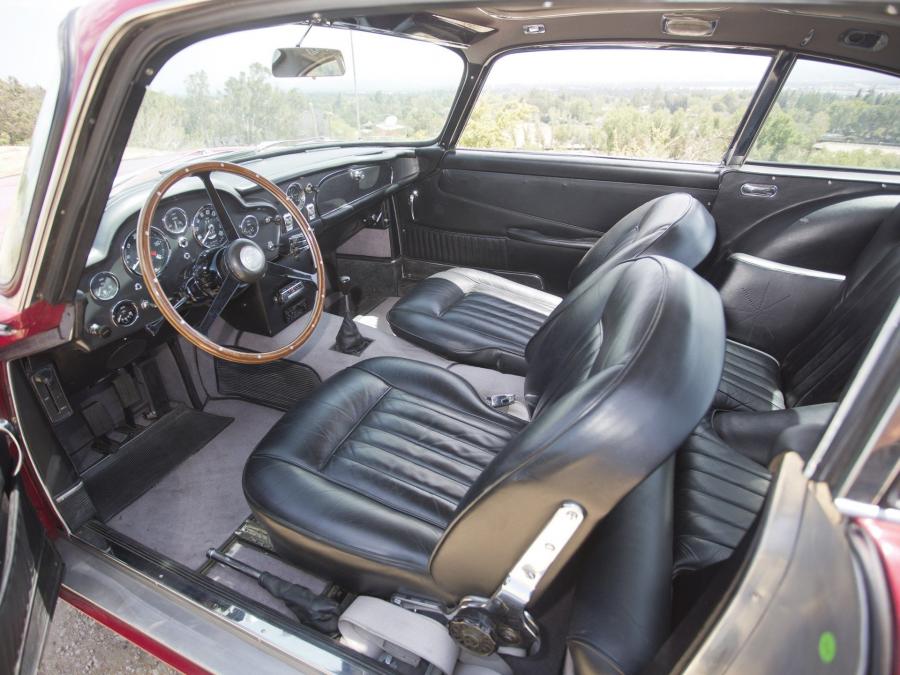 Интерьер Aston Martin DB5 (1466/L) 1964 года  (фото 10 из 21)